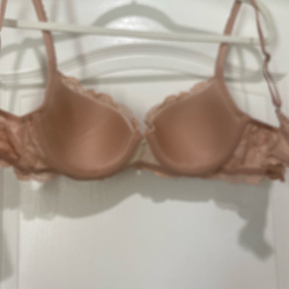 Victoria's Secret Lace Underwire Bra in Blush - Picture 5 of 5